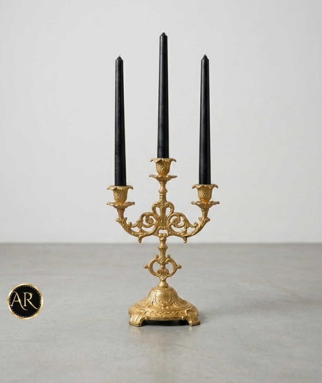Classique Candle Holder